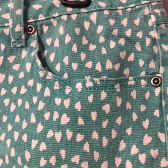 Heart print mid-rise shorts - Picture 2 of 3